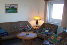 Wohnzimmer mit gem&uuml;htlicher Sitzecke